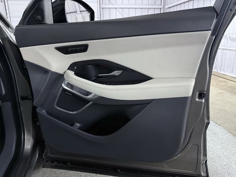 Used 2020 Jaguar E-PACE SE image 30
