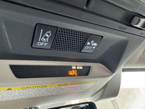 Used 2023 Subaru Crosstrek 2.0i Premium w/ Special Edition image 18