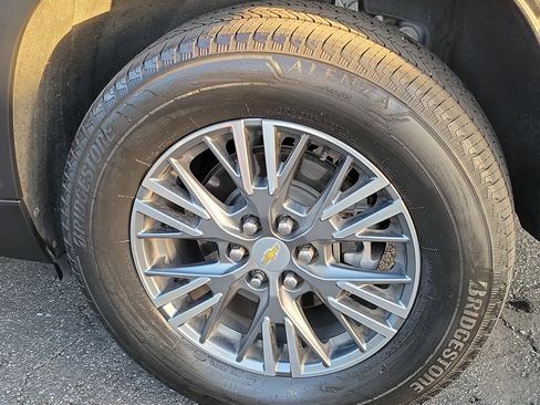 Used 2024 Chevrolet Traverse LT image 24