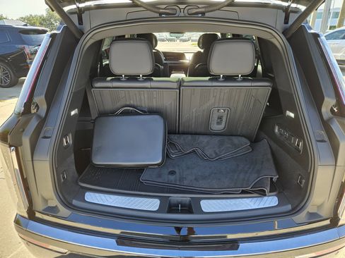 New 2026 Cadillac Vistiq Sport w/ LPO, Floor Liner Package image 12