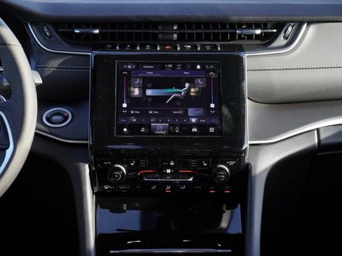 New 2025 Jeep Grand Cherokee L Altitude image 24