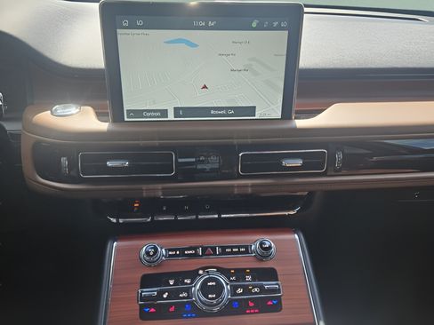 Used 2022 Lincoln Aviator Reserve w/ Equipment Group 201A RWD image 17