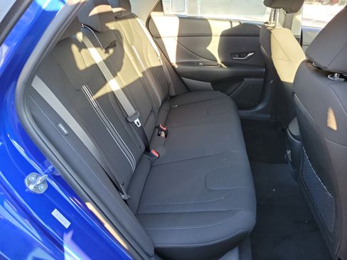 New 2025 Hyundai Elantra SEL image 18