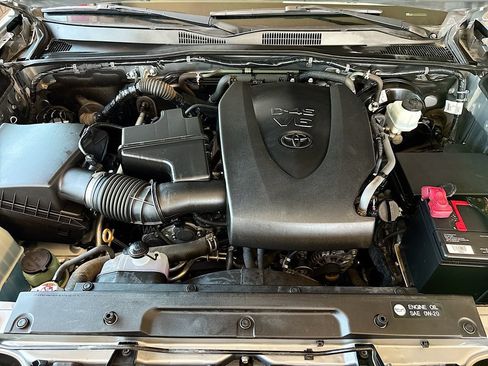 Used 2019 Toyota Tacoma TRD Sport w/ Technology Package RWD image 28
