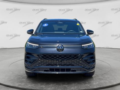 Certified 2025 Volkswagen Tiguan SE R-Line AWD/4WD image 2
