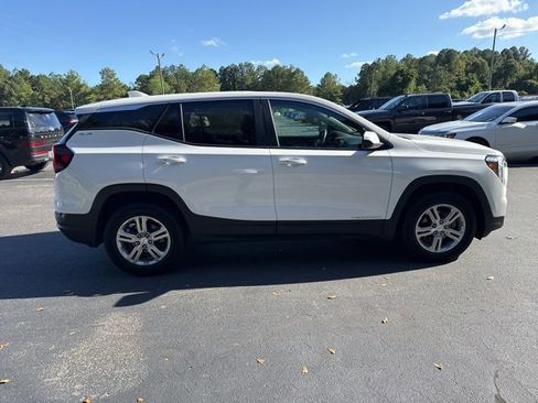 Used 2024 GMC Terrain SLE image 6