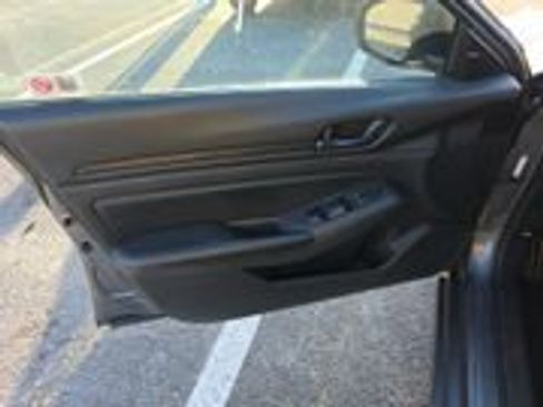 Used 2024 Nissan Altima 2.5 S FWD image 16