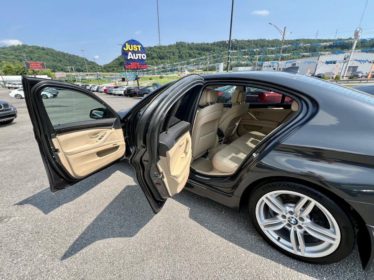 Used 2011 BMW 528i Sedan RWD image 15