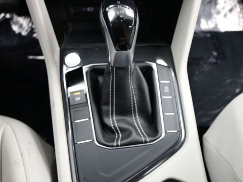 Used 2024 Volkswagen Tiguan SE image 18
