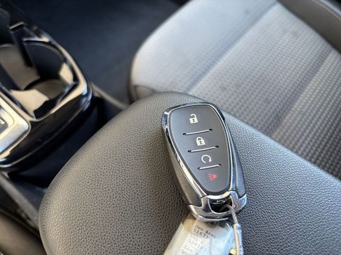 Used 2025 Chevrolet Trax LT FWD image 24