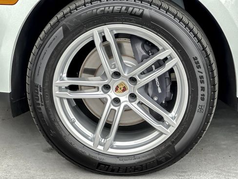 New 2026 Porsche Macan image 25