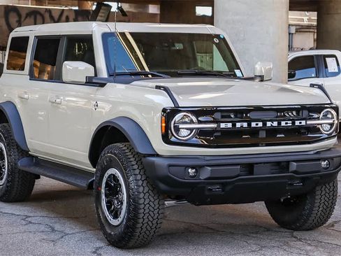 New 2025 Ford Bronco Outer Banks w/ Sasquatch Package image 3
