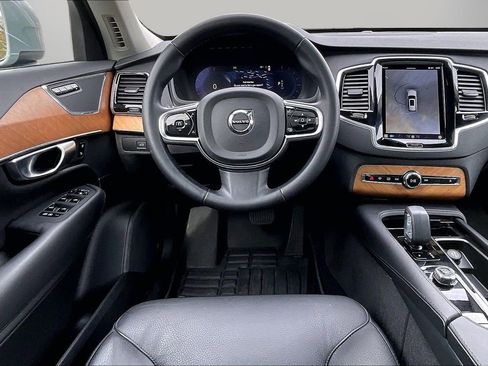 Used 2024 Volvo XC90 B5 Plus image 12