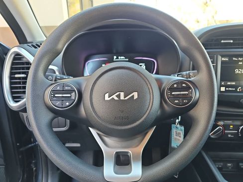 Used 2025 Kia Soul LX w/ LX Technology Package FWD image 19