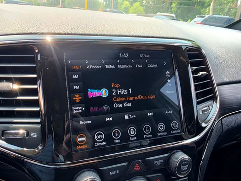 Used 2021 Jeep Grand Cherokee Limited X image 11