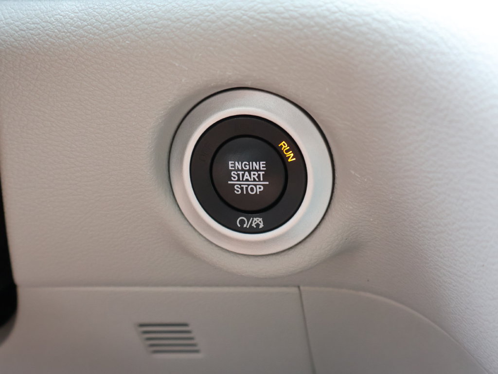 Used 2021 Chrysler Pacifica Touring-L FWD image 29