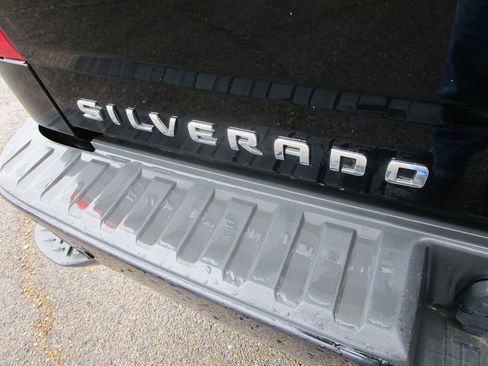 Used 2018 Chevrolet Silverado 1500 LTZ Z71 w/ Midnight Edition image 11