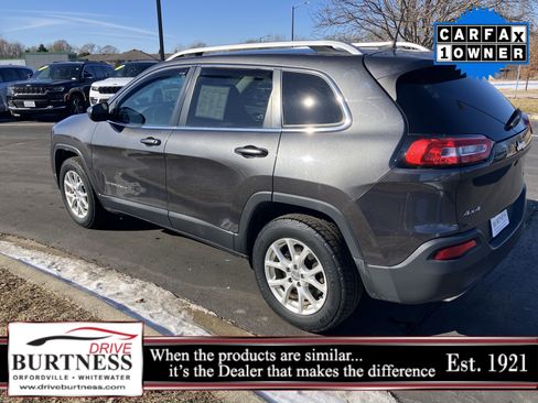 Used 2017 Jeep Cherokee Latitude w/ Cold Weather Group image 18