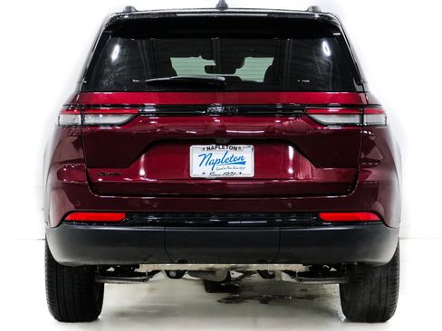 Used 2025 Jeep Grand Cherokee Limited image 8