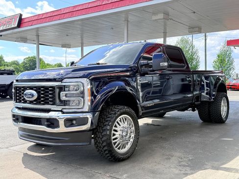 Used 2023 Ford F450 Lariat AWD/4WD image 6