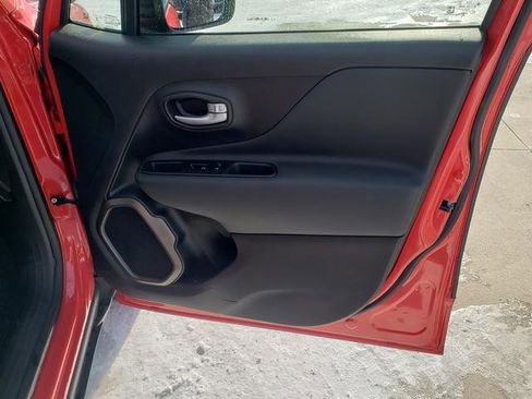 Used 2023 Jeep Renegade Latitude image 19