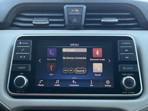 Used 2021 Nissan Versa SV image 5