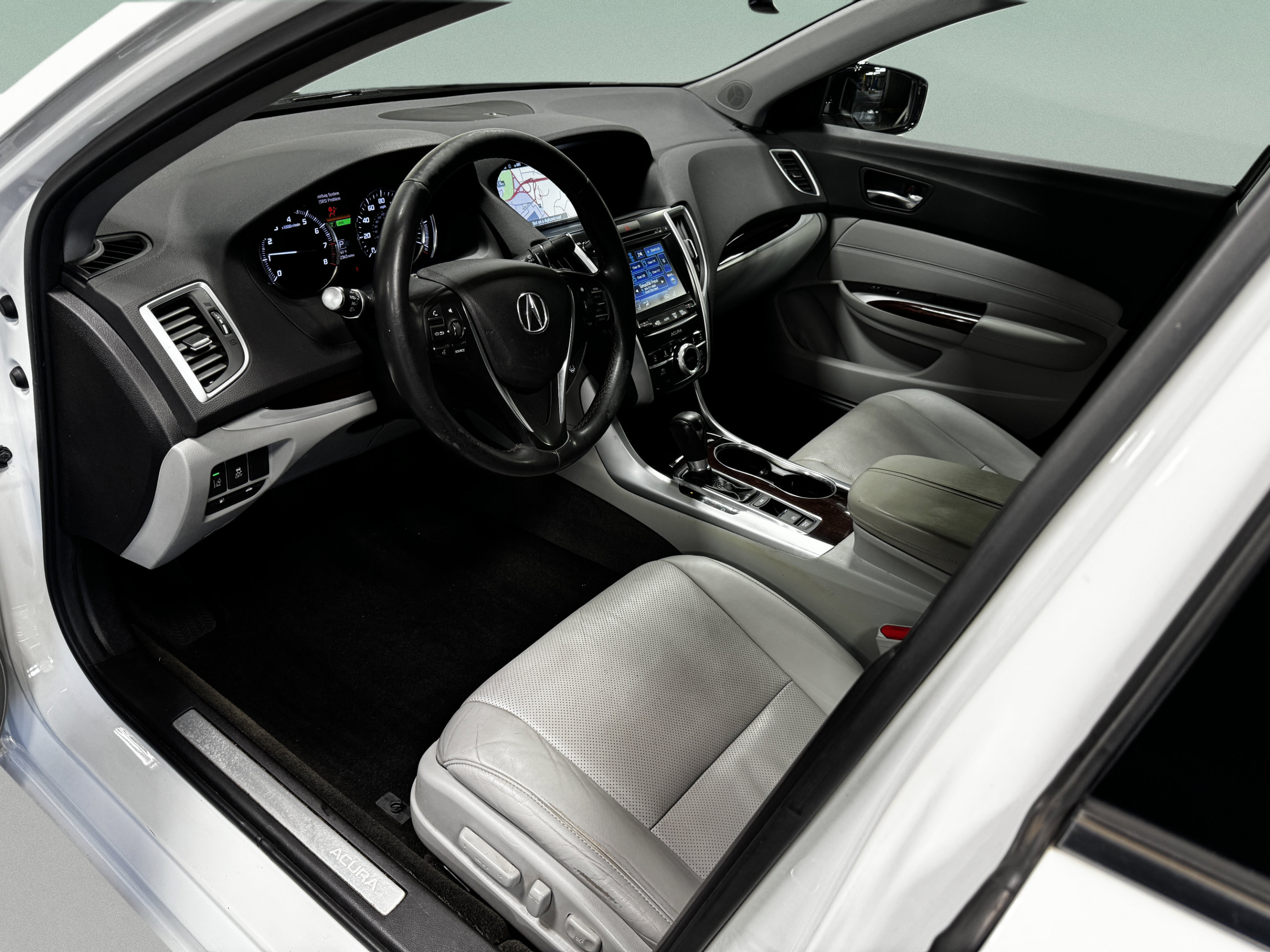 Used 2017 Acura TLX w/ Technology Package FWD image 16