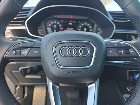 Used 2024 Audi Q3 2.0T Premium Plus image 23