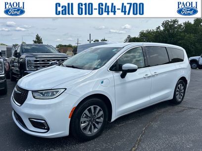Used 2023 Chrysler Pacifica Touring-L
