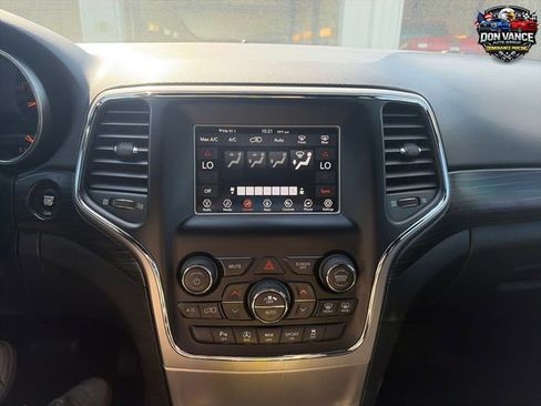 Used 2021 Jeep Grand Cherokee Laredo AWD/4WD image 19