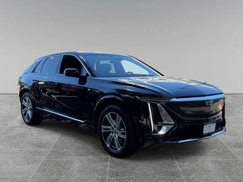 Used 2024 Cadillac Lyriq Tech w/ LPO, Floor Liner Package AWD/4WD image 9