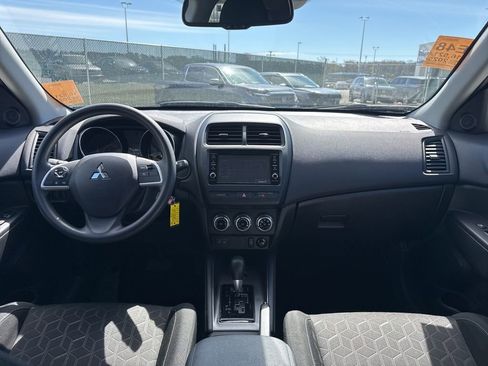 Used 2025 Mitsubishi Outlander Sport image 16