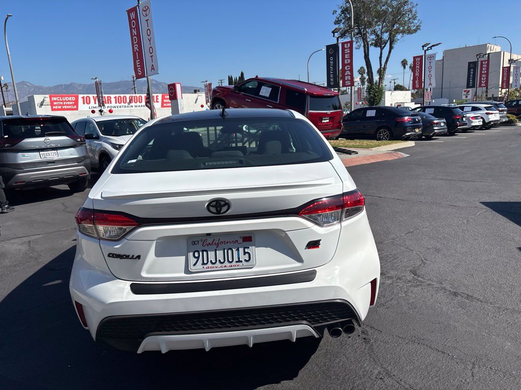 Used 2022 Toyota Corolla SE w/ SE Premium Package FWD image 5