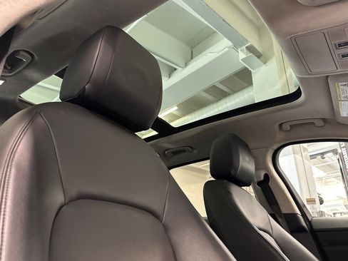 Used 2019 Jaguar F-PACE Premium image 25