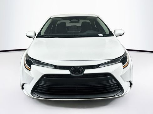 Used 2023 Toyota Corolla LE FWD image 2