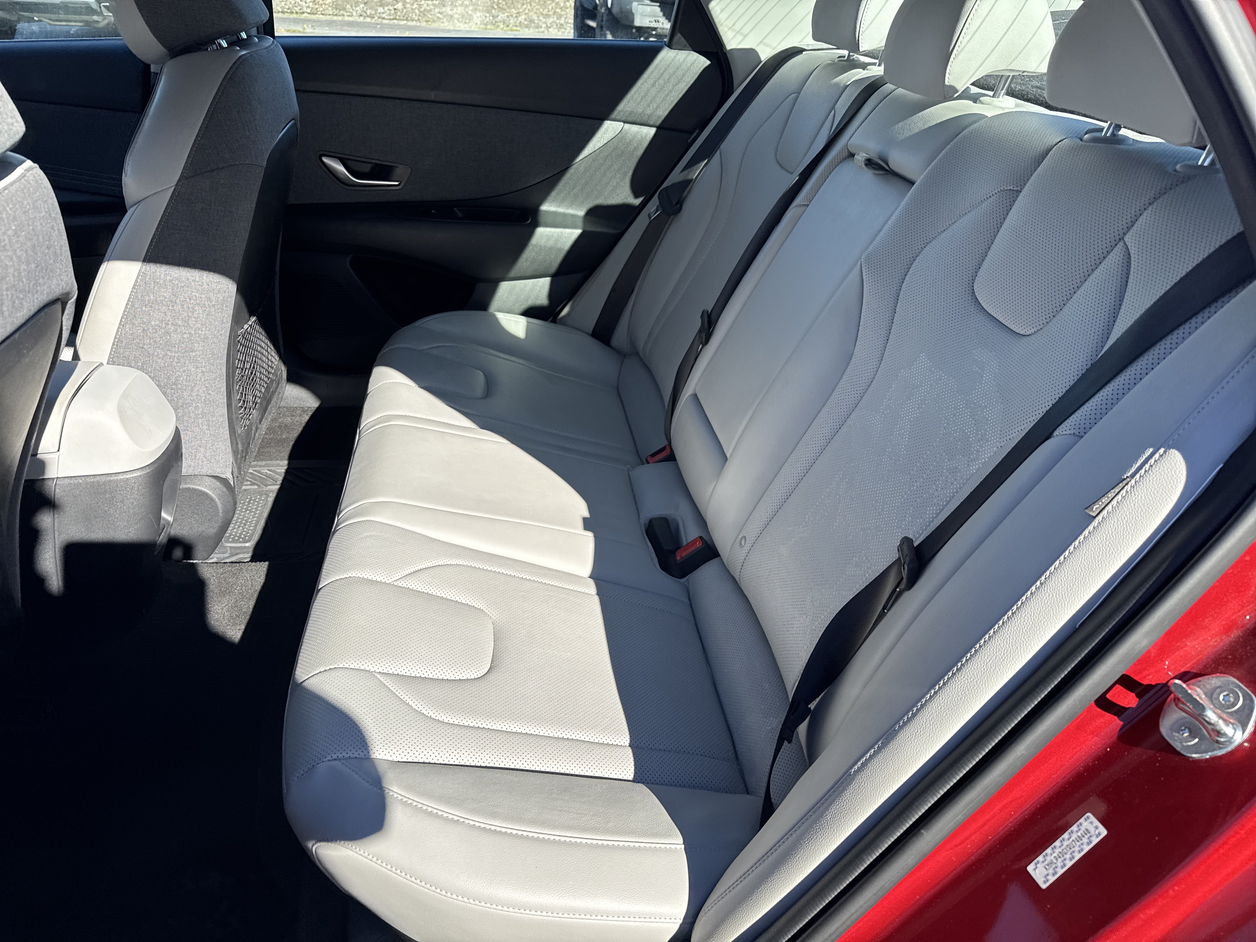 Used 2024 Hyundai Elantra Limited FWD image 15
