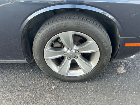 Used 2018 Dodge Challenger SXT RWD image 2