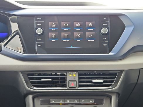 Used 2022 Volkswagen Taos SE image 15