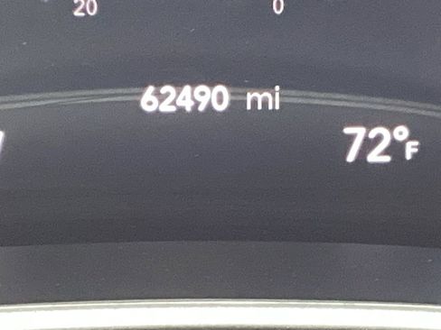 Used 2023 Chrysler Pacifica Touring-L image 4