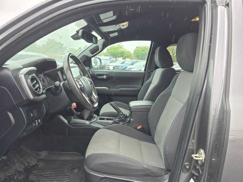 Used 2020 Toyota Tacoma TRD Sport AWD/4WD image 21