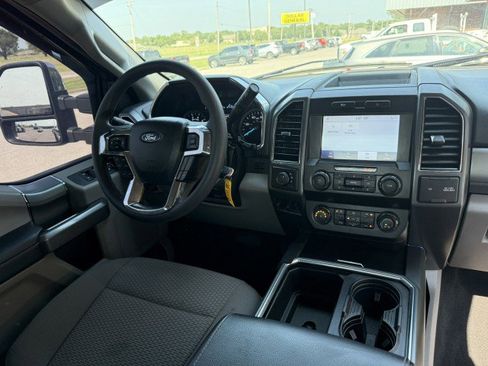 Used 2022 Ford F350 XLT w/ XLT Premium Package image 7