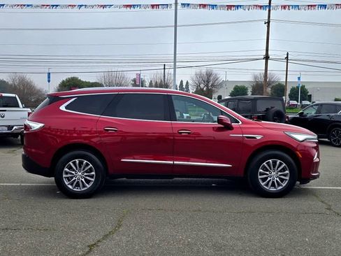 Used 2024 Buick Enclave Premium image 7