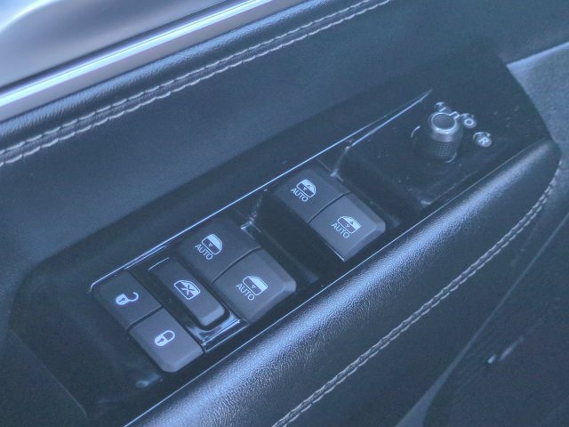 Used 2025 Jeep Wagoneer Series II AWD/4WD image 24
