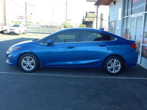 Used 2016 Chevrolet Cruze LT w/ Convenience Package FWD image 4