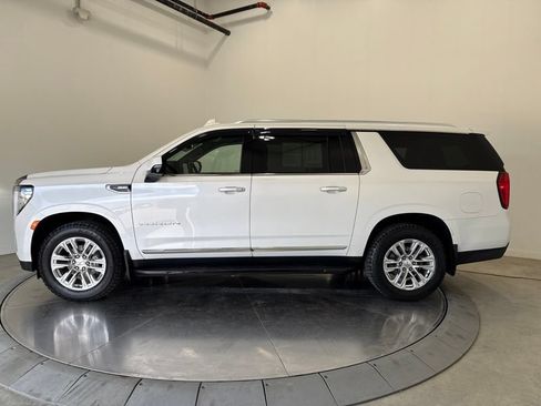 Used 2022 GMC Yukon XL SLT w/ SLT Premium Package AWD/4WD image 4