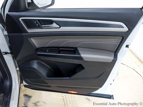 Used 2021 Volkswagen Atlas Cross Sport SE FWD image 31