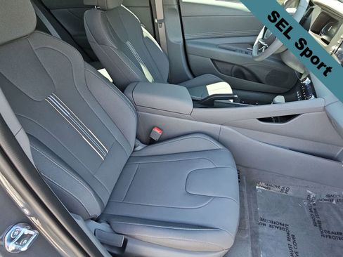 Certified 2025 Hyundai Elantra Sport FWD image 18