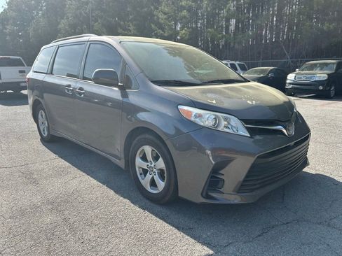 Used 2020 Toyota Sienna LE image 1