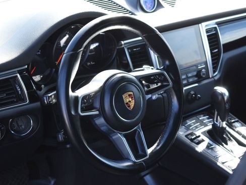 Used 2018 Porsche Macan Sport Edition image 32