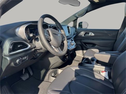 New 2026 Chrysler Pacifica Select image 11